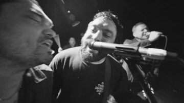 I Am The Avalanche – LAUGHING AND BLEEDING