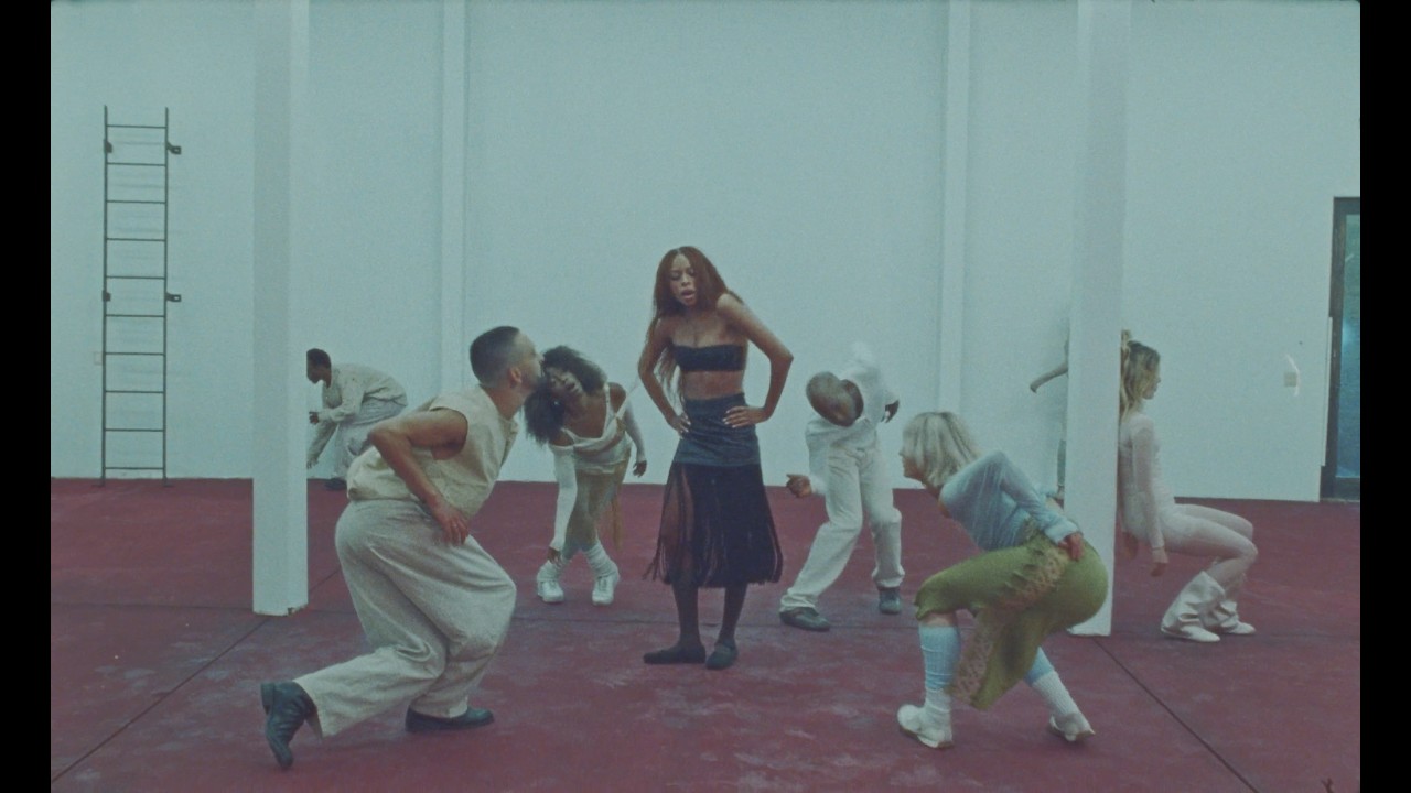 Ravyn Lenae – Handle